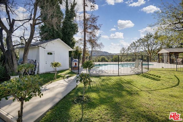 18912 Pasadero Drive, Tarzana CA: https://media.crmls.org/mediaz/7ffd63c9-6412-4025-83ee-c5128f75aee9.jpg