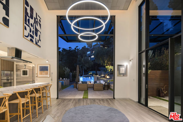 5751 Valley Oak Drive, Los Angeles CA: https://media.crmls.org/mediaz/7ffd70dd-d35b-42ef-8e9e-003aa3a44c18.jpg