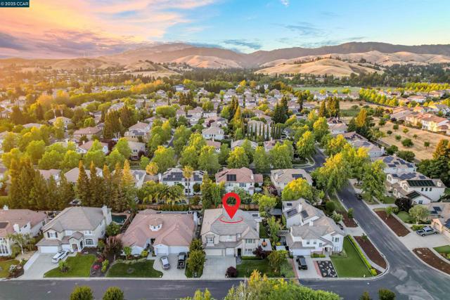 139 Shelterwood Ln, Danville CA: https://media.crmls.org/mediaz/7ffda640-031f-429c-aed2-c382ac335a92.jpg