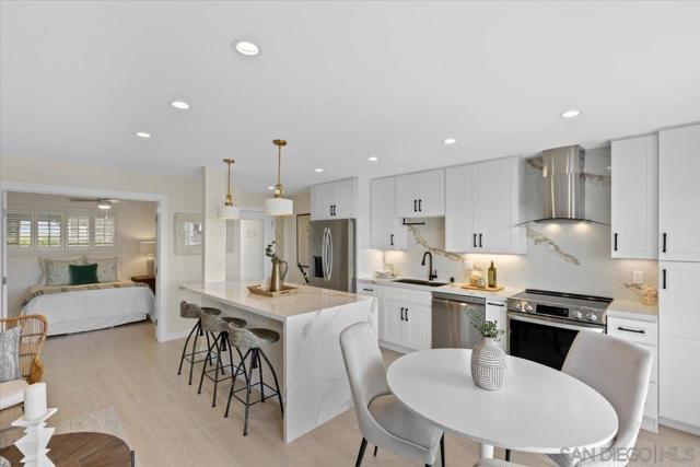 4007 Crown Point Drive, San Diego CA: https://media.crmls.org/mediaz/7ffe32ea-24bf-4ff1-a559-781d594ec977.jpg