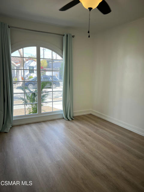 4049 Colonial Avenue, Los Angeles CA: https://media.crmls.org/mediaz/7ffe7265-c441-4063-bd51-6cfe6dfb2298.jpg
