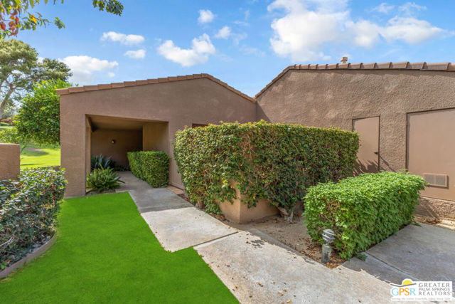 73283 Phoebe Court, Palm Desert CA: https://media.crmls.org/mediaz/7ffea1a2-dc3b-4fb8-bc0e-f974ebfdbffe.jpg