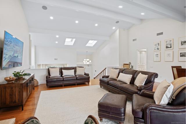 2207 Caminito Cabala, La Jolla CA: https://media.crmls.org/mediaz/7ffee650-990f-4f75-b3fb-86d8681ab92a.jpg