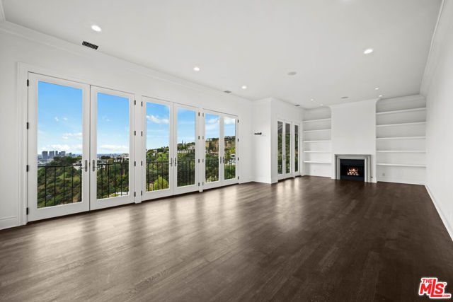 1539 Viewsite Drive, Los Angeles CA: https://media.crmls.org/mediaz/7fff112a-0777-40b8-81cf-a8705c2c7bf0.jpg