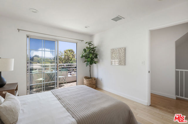 11536 Burbank Boulevard, North Hollywood CA: https://media.crmls.org/mediaz/7fff8dac-8ad3-41c4-ba2f-7571140a9883.jpg