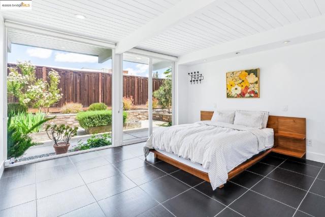 4003 Santa Fe CT, Concord CA: https://media.crmls.org/mediaz/7fffe527-1641-415b-b0a2-1e803f00d7fd.jpg