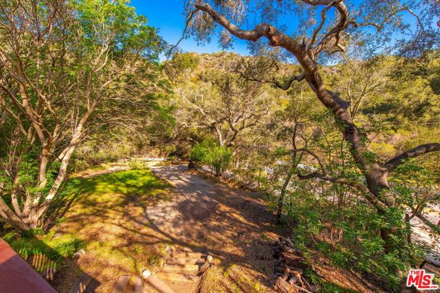 800 N Topanga Canyon Boulevard, Topanga CA: https://media.crmls.org/mediaz/8000519f-7808-4dc8-82b3-93a802d0964e.jpg