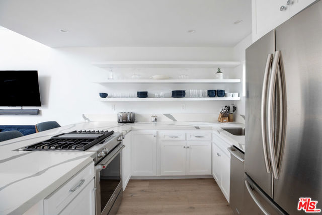29233 HEATHERCLIFF Road, Malibu CA: https://media.crmls.org/mediaz/8000c30c-12b8-42af-8da1-d9e7bd89f2cd.jpg