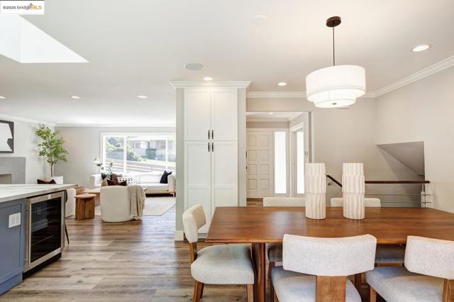 298 Elysian Fields DR, Oakland CA: https://media.crmls.org/mediaz/8000cd84-2bf0-4388-903e-71f7f13dd8ef.jpg