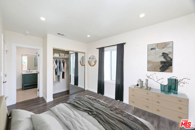 3653 Falcon Avenue, Long Beach CA: https://media.crmls.org/mediaz/800147c0-c490-481c-902a-9013644fc155.jpg