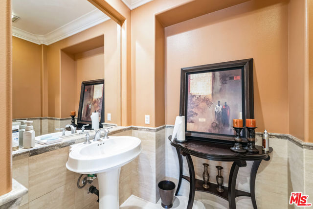 12530 Longacre Avenue, Granada Hills CA: https://media.crmls.org/mediaz/80016022-fab3-41c0-9e3a-31fb37eb19fc.jpg
