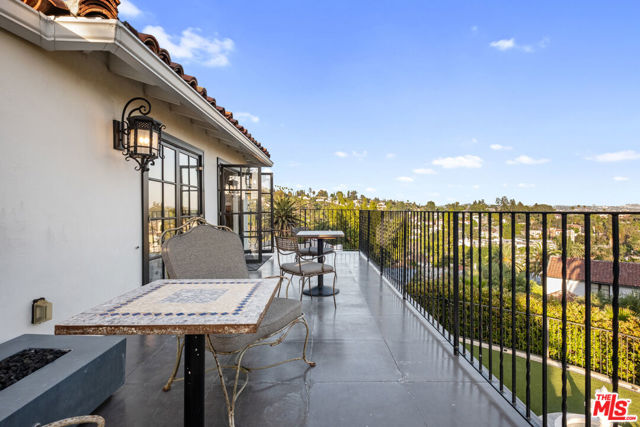 6801 Iris Circle, Los Angeles CA: https://media.crmls.org/mediaz/8001f7a6-853d-41de-8b47-b5503f8ae781.jpg