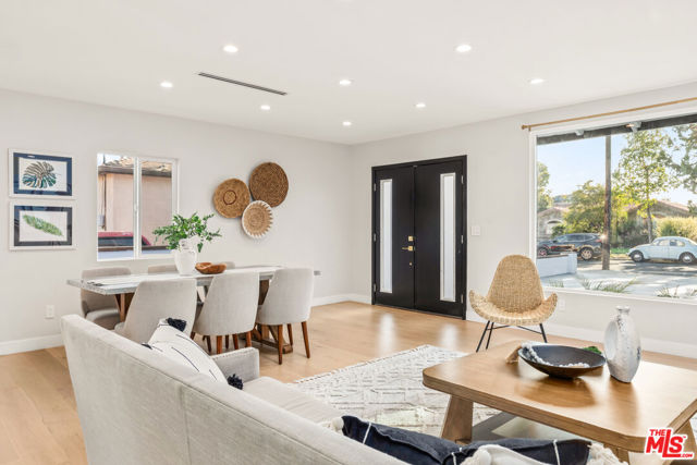 4240 Chase Avenue, Los Angeles CA: https://media.crmls.org/mediaz/800269d4-cd06-412e-b9b0-161990574b64.jpg