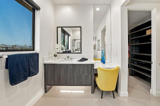 160 Obsidian Loop N, Palm Springs, CA 92264