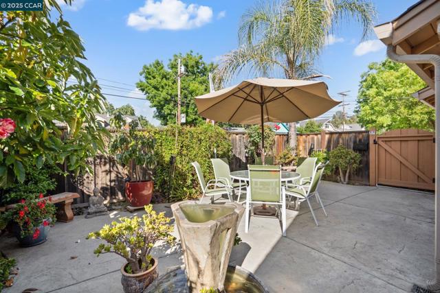 4218 Cobblestone Dr, Concord CA: https://media.crmls.org/mediaz/80027642-9bee-4277-b874-0a5f0f2bce6c.jpg