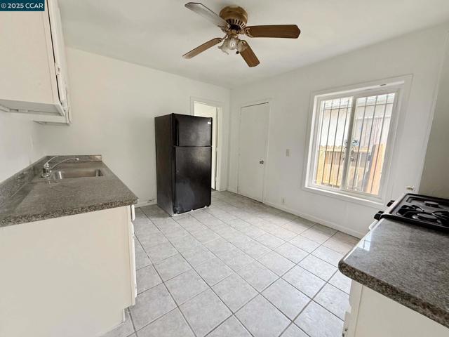 2129 Harrington Ave, Oakland CA: https://media.crmls.org/mediaz/8002b769-c731-43c2-a666-a44a1d859c67.jpg