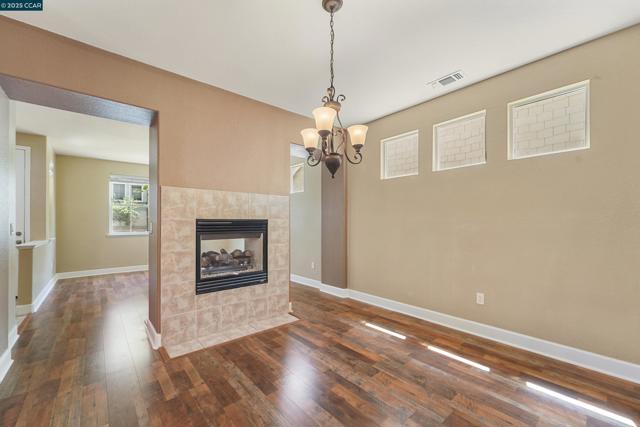 513 Lexington Dr, Vallejo CA: https://media.crmls.org/mediaz/8003b4ae-60b9-4888-8145-6df16330f452.jpg