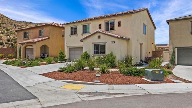 24008 Kestrel Court, Lake Elsinore CA: https://media.crmls.org/mediaz/8003c24e-f4a0-4bbc-ad27-91b789646f19.jpg