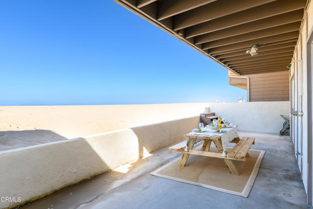 1905 Ocean Drive, Oxnard CA: https://media.crmls.org/mediaz/80048745-d1eb-4aa0-9d4b-b70dc9c6f84b.jpg