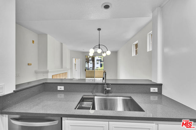 13075 Pacific, Playa Vista CA: https://media.crmls.org/mediaz/80048fa2-894b-4697-a5ca-42b53e524f7f.jpg