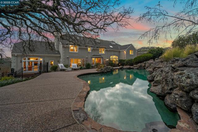 2420 Diablo Lakes Ln, Diablo CA: https://media.crmls.org/mediaz/8004b9d8-4d24-4745-a989-8270f562d463.jpg