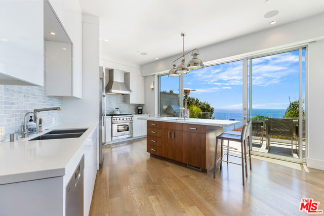 200 ARNO Way, Pacific Palisades CA: https://media.crmls.org/mediaz/8005349a-3976-4931-887e-2f6d9d910223.jpg