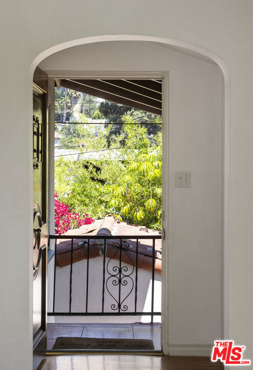 2961 Effie Street, Los Angeles CA: https://media.crmls.org/mediaz/800545a2-987b-4598-88fd-4543fe797905.jpg