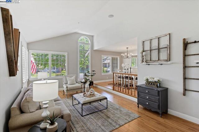 335 Beverly St, Livermore CA: https://media.crmls.org/mediaz/8005831d-84b1-4c6b-90c6-18a67d07d2af.jpg
