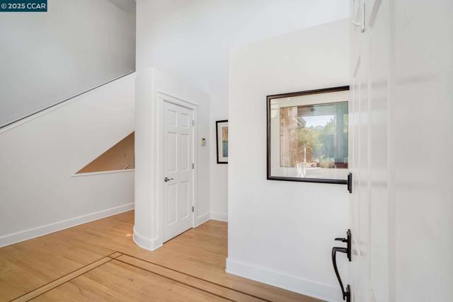 33 Altamount Drive, Orinda CA: https://media.crmls.org/mediaz/80065b61-b1c2-4704-8436-2a2c4e63b05b.jpg