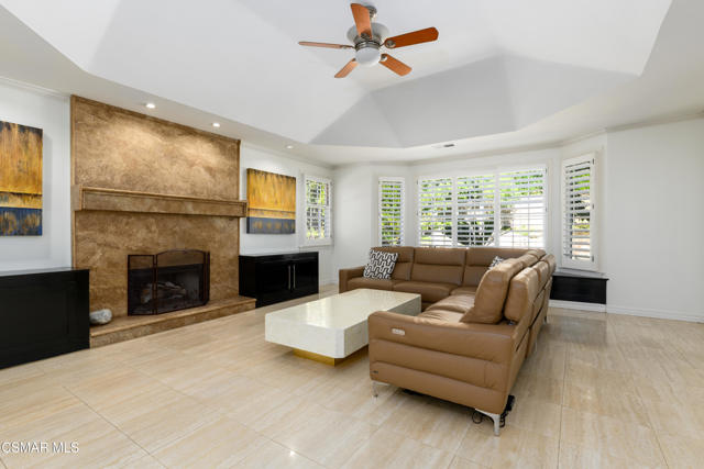 29515 Weeping Willow Drive, Agoura Hills CA: https://media.crmls.org/mediaz/80067050-395c-403f-9b0d-7955947f6724.jpg