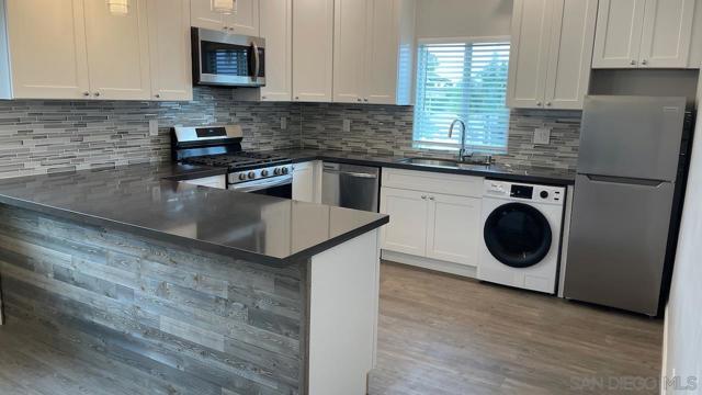 4605 4607 Terrace Dr, San Diego CA: https://media.crmls.org/mediaz/80067442-30b5-417d-a45d-cbd7a3009f55.jpg