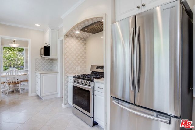 10514 Rochester Avenue, Los Angeles CA: https://media.crmls.org/mediaz/8006bf2c-9d03-4315-baf3-21cec46ec2e4.jpg