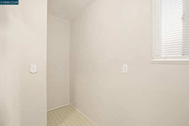 2279 Saint George Dr, Concord CA: https://media.crmls.org/mediaz/8006fd01-bc90-49aa-a9ff-8ed197481985.jpg