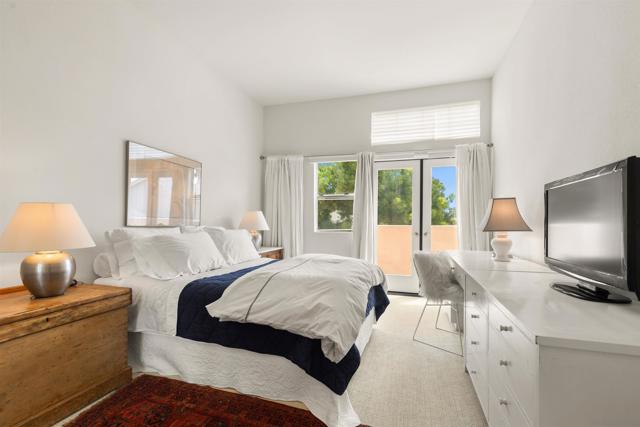 5609 Avenida De Parque, Rancho Santa Fe CA: https://media.crmls.org/mediaz/80073722-8188-4ecb-919e-4f6b70d15a26.jpg