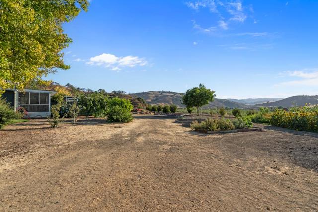 6840 Southside Road, Hollister CA: https://media.crmls.org/mediaz/8007373a-74e7-4d5b-beb9-ed360b59aa0f.jpg