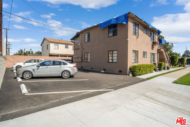 7303 Woodley Avenue photo 3