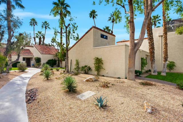 444 Sunningdale Drive, Rancho Mirage CA: https://media.crmls.org/mediaz/80081c7e-534d-44dc-803c-71f96dd0adde.jpg