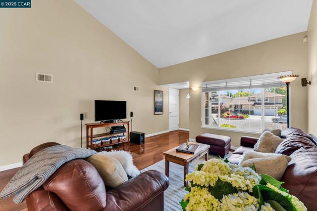 102 Monasterio Ct, San Ramon CA: https://media.crmls.org/mediaz/800873b9-2a61-4552-b4cb-95f757bc408e.jpg