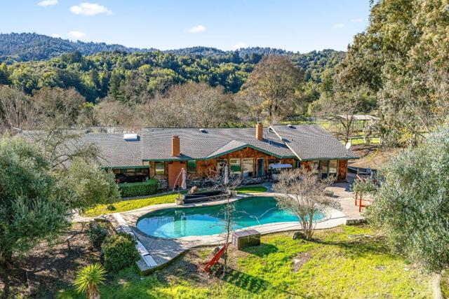6915 Redwood Retreat Road, Gilroy CA: https://media.crmls.org/mediaz/80094329-9ea1-498a-8800-aaf12da44725.jpg