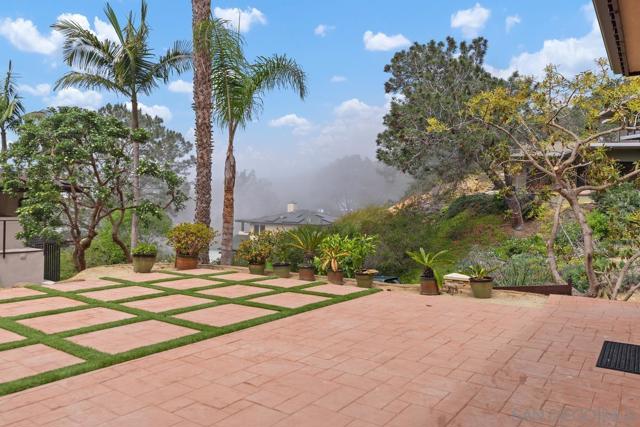 341 Hidden Pines Road, Del Mar CA: https://media.crmls.org/mediaz/8009ad7e-7be4-4182-8a76-3ff818a7f328.jpg
