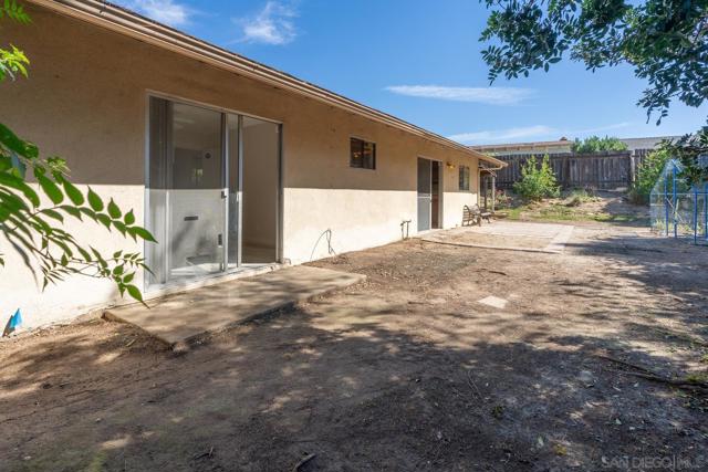 4975 Whipple Way, San Diego CA: https://media.crmls.org/mediaz/8009b792-3287-45df-bb5e-1926bebe1470.jpg