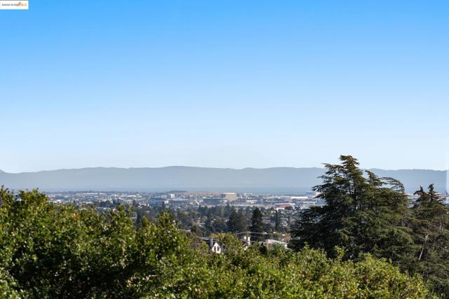 1971 Hoover Ave, Oakland CA: https://media.crmls.org/mediaz/8009e03f-c71f-4ac6-819b-b7f602e7e1c6.jpg