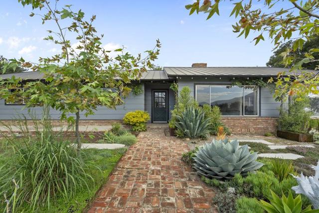 43002 Arroyo Seco Road, Soledad CA: https://media.crmls.org/mediaz/8009ec36-a9ca-4c1e-86ba-4bd9f20a3ee2.jpg