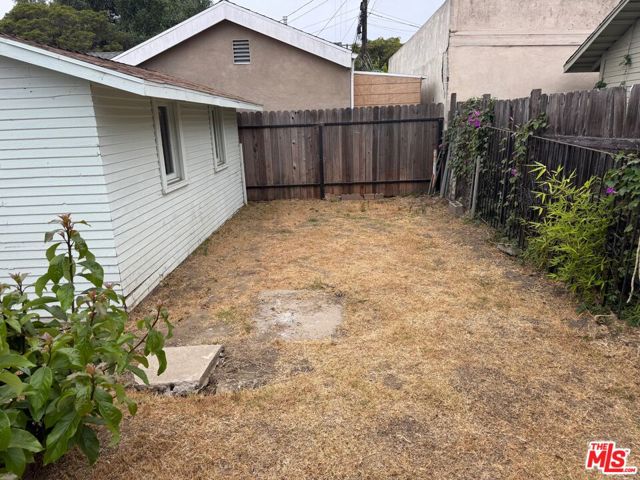 12445 Greene Avenue, Los Angeles CA: https://media.crmls.org/mediaz/800a2c52-8be5-4a76-b182-6c4a2bd963e8.jpg