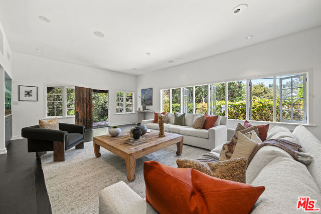 3 Latimer Road, Santa Monica CA: https://media.crmls.org/mediaz/800b03f3-a780-4a56-9313-53910ca1a769.jpg