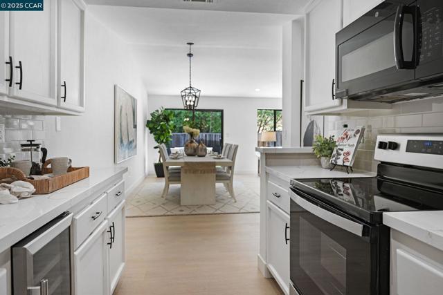 2085 Shady Creek Pl, Danville CA: https://media.crmls.org/mediaz/800b5c6a-a2e6-41d7-b58f-d453afd25266.jpg