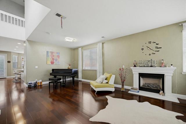 4455 Ocean Heights Court, Seaside CA: https://media.crmls.org/mediaz/800b6864-4e65-4825-8692-22353cfd1690.jpg