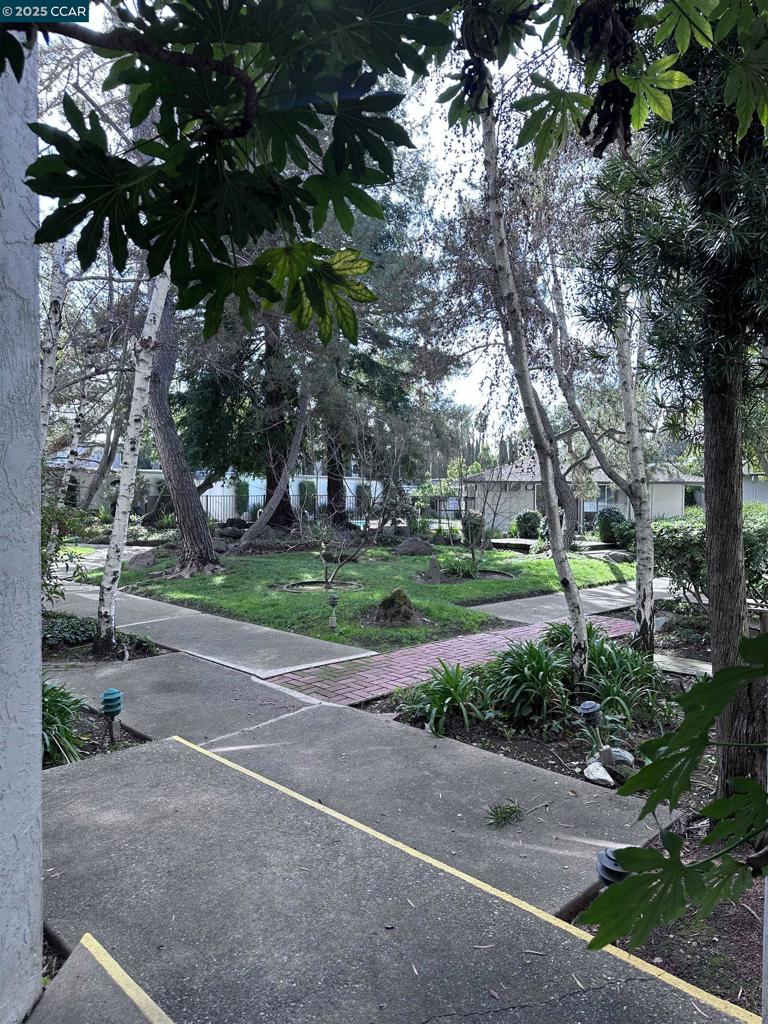 https://media.crmls.org/mediaz/800ba094-64be-4e9e-8be1-490273d521d0.jpg?preset=X-Large