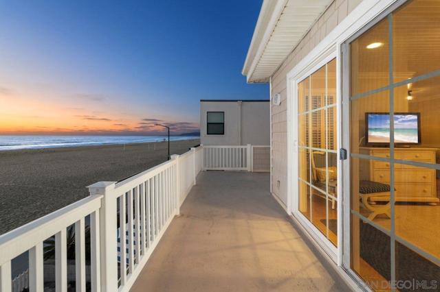 2740 Ocean Front Walk, San Diego CA: https://media.crmls.org/mediaz/800c3abd-2cef-41ab-a2c4-f01dbdb74962.jpg