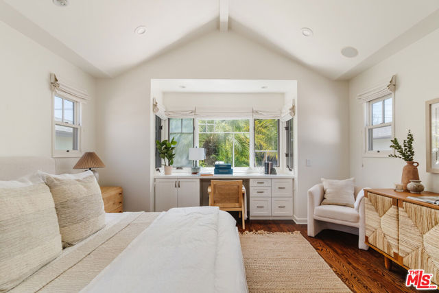 7920 Yorktown Avenue, Los Angeles CA: https://media.crmls.org/mediaz/800c3ea0-3053-432c-bd34-ab5f5edfb055.jpg